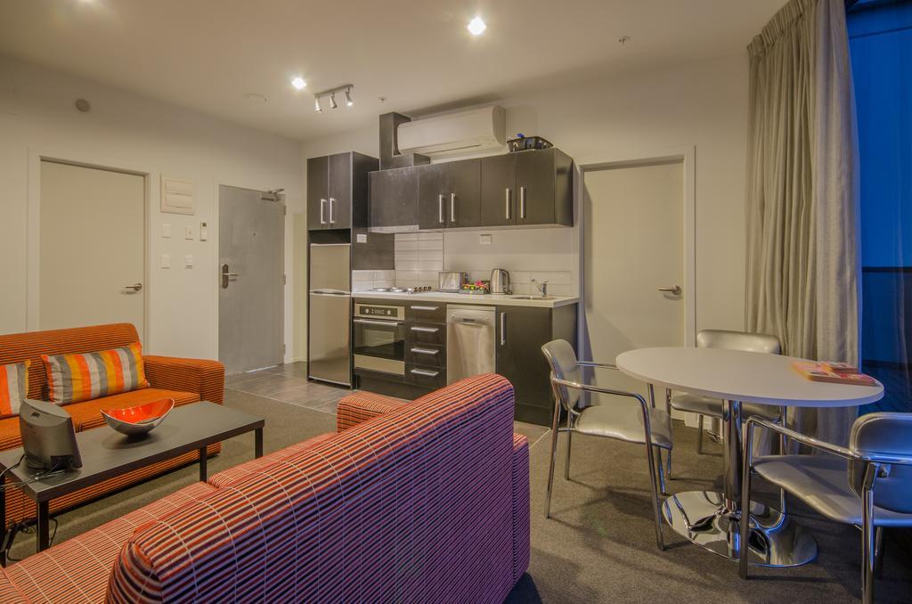 Ramada Suites By Wyndham Auckland - Federal Street الغرفة الصورة
